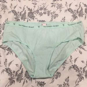 Never worn victoria’s secret hipster panties